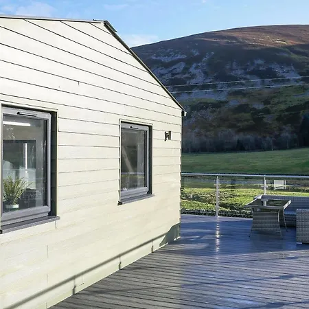 Castlehill Cabin With A Hot Tub Peebles Exterior photo