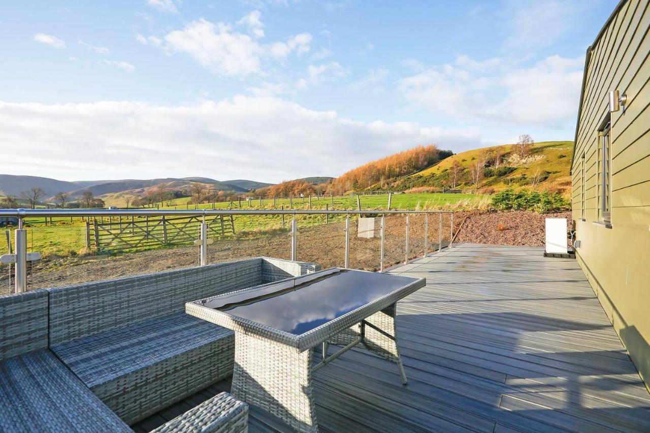 Castlehill With A Hot Tub * Peebles